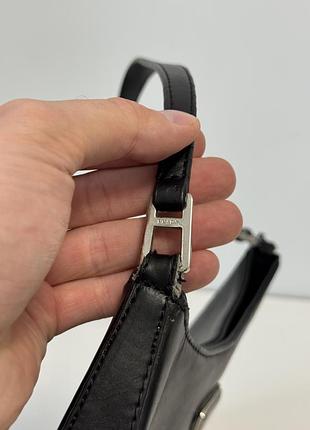 Prada жіноча сумка у чорному кольорі 8