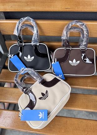 Жіноча сумка adidas adicolor mini bowling bag / міні сумка адідас через плече з лакованими ручками/ чорна жіноча міні- сумочка адидас