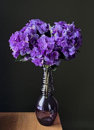 Ваза фігурна з штучними квітами 💜
