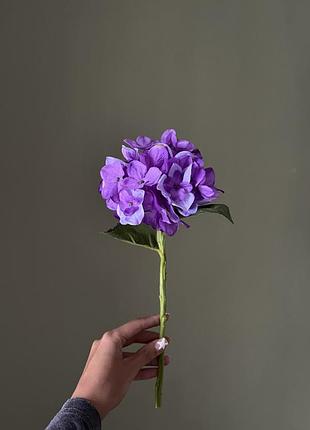 Ваза фігурна з штучними квітами 💜 5