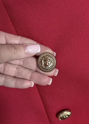 Червона сукня у стилі balmain 3