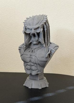 Фигурка-бюст хищника из фильма predator