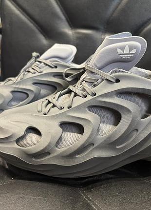 Adidas кросівки