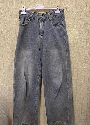Широкі прямого крою джинси оверсайз з потертостями / варений денім (s-m)