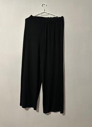 Чорні укорочені штани nuda moda