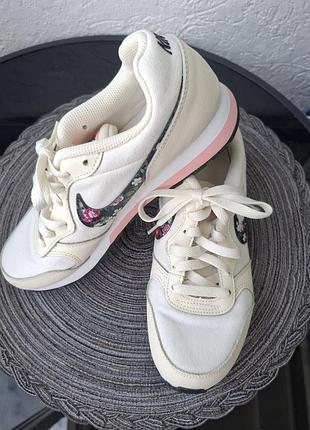 Женские кроссовки nike