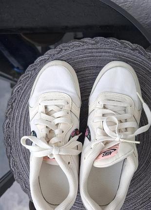 Жіночі кросівки nike 9