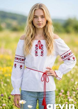 Украинская вышиванка (вышитая блуза) белого цвета с ярким красным цветочным орнаментом 7-8-9 лет