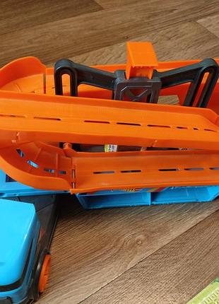 Грузовик-транспортер hot wheels city крутой спуск