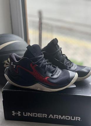 Баскетбольні кросівки under armour grade school jet '23