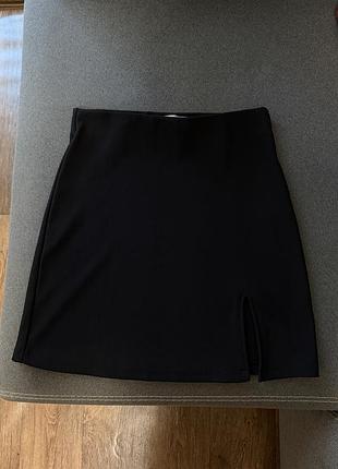 Коротка спідниця з розрізом xs bershka