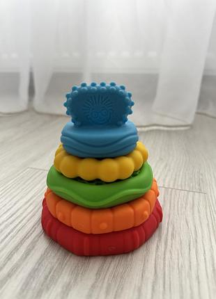 Дитяча силіконова пірамідка baby einstein "stack & teethe"