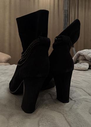 Замшеві чоботи на підборах. 3