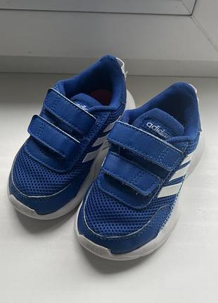 Кросівки adidas 23