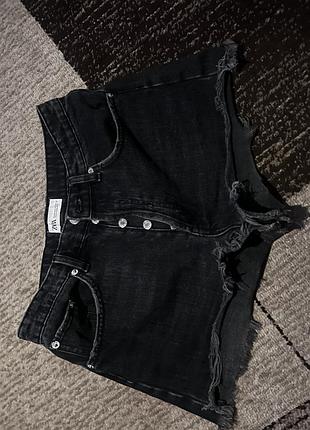 Шорти від zara