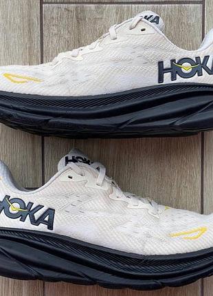 Бігові кросівки hoka bondi 9