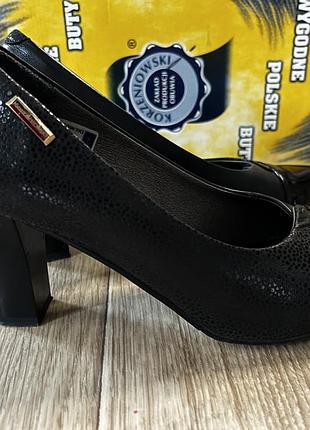 Продам шкіряні жіночі туфлі