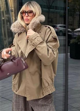 Демисезонная куртка zara с меховым воротником