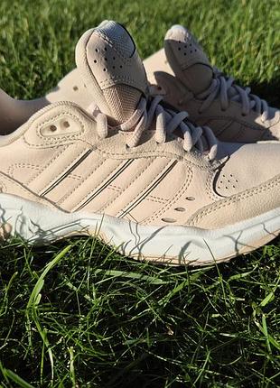Масивні кросівки adidas strutter 4