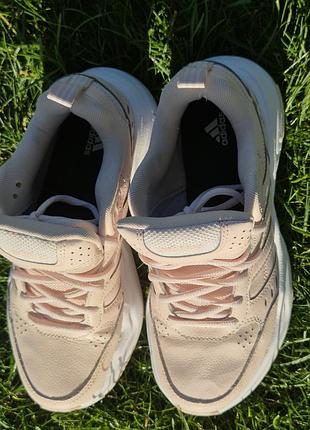 Масивні кросівки adidas strutter 10
