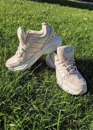 Масивні кросівки adidas strutter 9