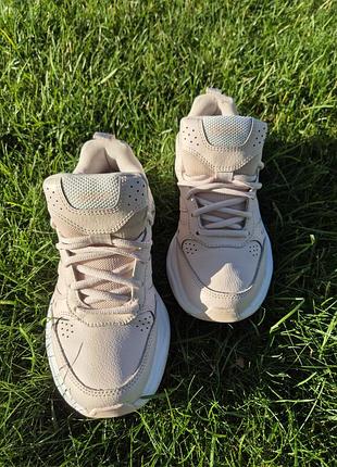 Массивные кроссовки adidas strutter
