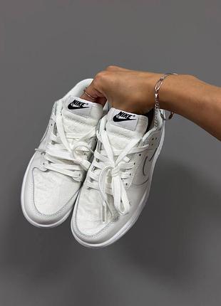 Nike sb dunk
“white lace pack” 4
