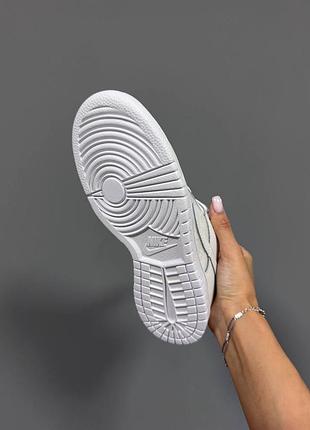 Nike sb dunk
“white lace pack” 8