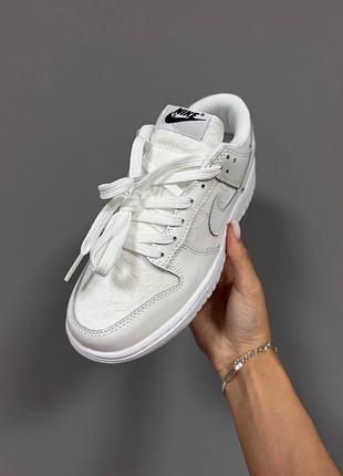Nike sb dunk
“white lace pack” 5