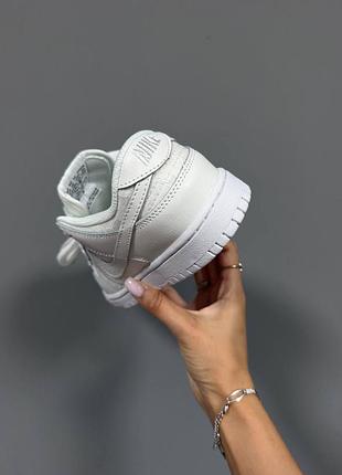 Nike sb dunk
“white lace pack” 7