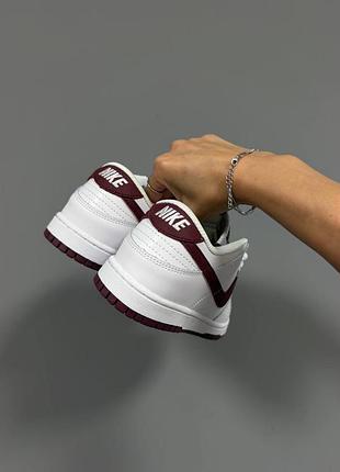 Nike sb dunk
“white / burgundy” 9