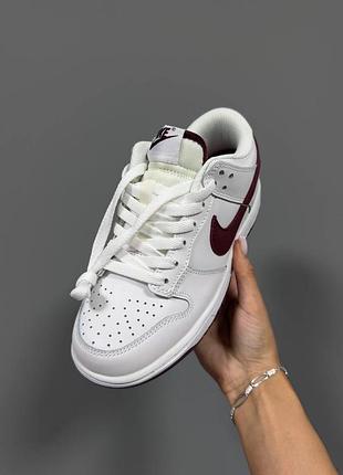 Nike sb dunk
“white / burgundy” 3