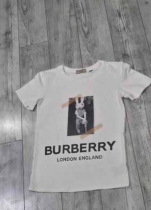 Burberry жіноча футболка з яскравим принтом