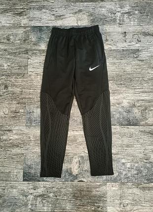 Спортивні штани для дівчинки 10-11 років nike