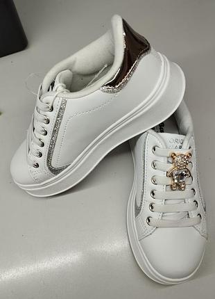 Кроссовки для девочки bata оригинал 32 размер