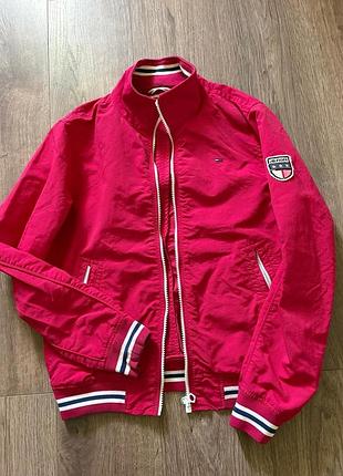 Яркая куртка-бомбер Tommy hilfiger, размер s