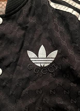 Гра пропорцій: бомпер gucci adidas 5