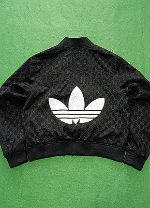 Гра пропорцій: бомпер gucci adidas 3
