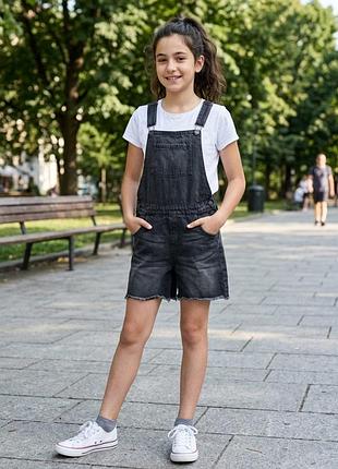 Комбинезон джинсовый шортами для девочки 12-13 лет.