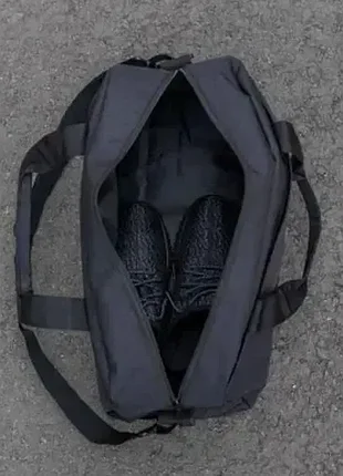 Спортивная черная сумка nike для тренировок путешествий в спортзал 3