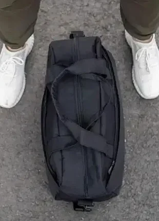 Спортивная черная сумка nike для тренировок путешествий в спортзал 4