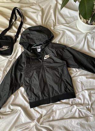 Детская ветровка nike sportswear windrunner 127-137 см., 8-9 лет