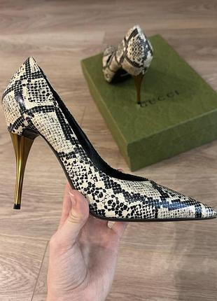 Gucci python snake heels pumps оригинал 41 размер кожаные идеальное состояние полный комплект туфли на каблуке гусиный змеиный принт каблука брендовые 4