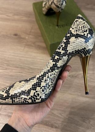 Gucci python snake heels pumps оригинал 41 размер кожаные идеальное состояние полный комплект туфли на каблуке гусиный змеиный принт каблука брендовые 6