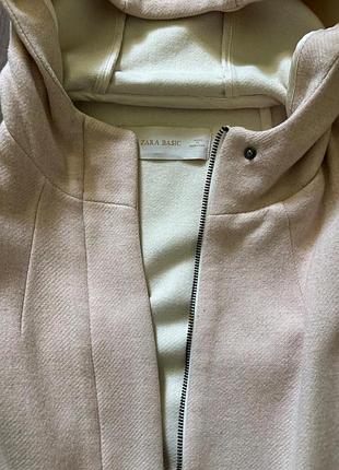Элегантное демисезонное пальто zara basic с капюшоном 2