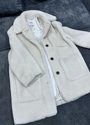 Стильна шубка zara 🤍