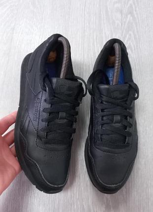 Шкіряні жіночі кросівки reebok