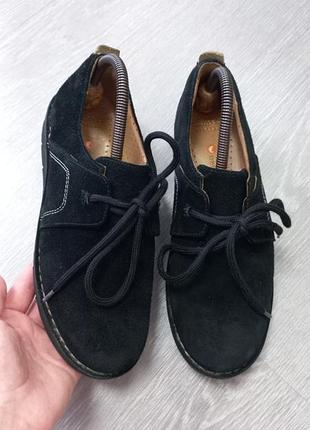 Замшеві жіночі туфлі clarks