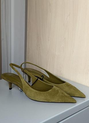 Трендові оливкові замшеві босоніжки zara kitten heel