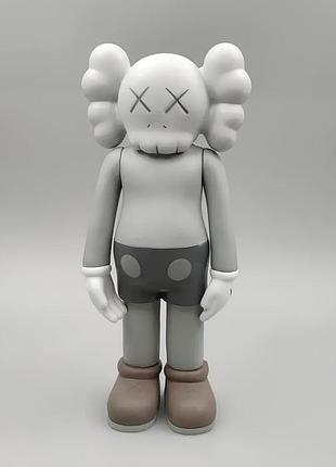 Статуэтка kaws companion серого цвета 18 см — дизайнерская фигурка для интерьера, коллекционная игрушка в стиле арт-той